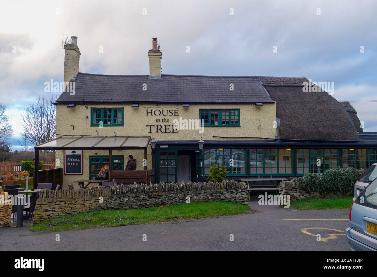 House in the Tree Pub, Public House or Inn, Cheltenham, Gloucestershire, Inghilterra, Regno Unito Foto Stock