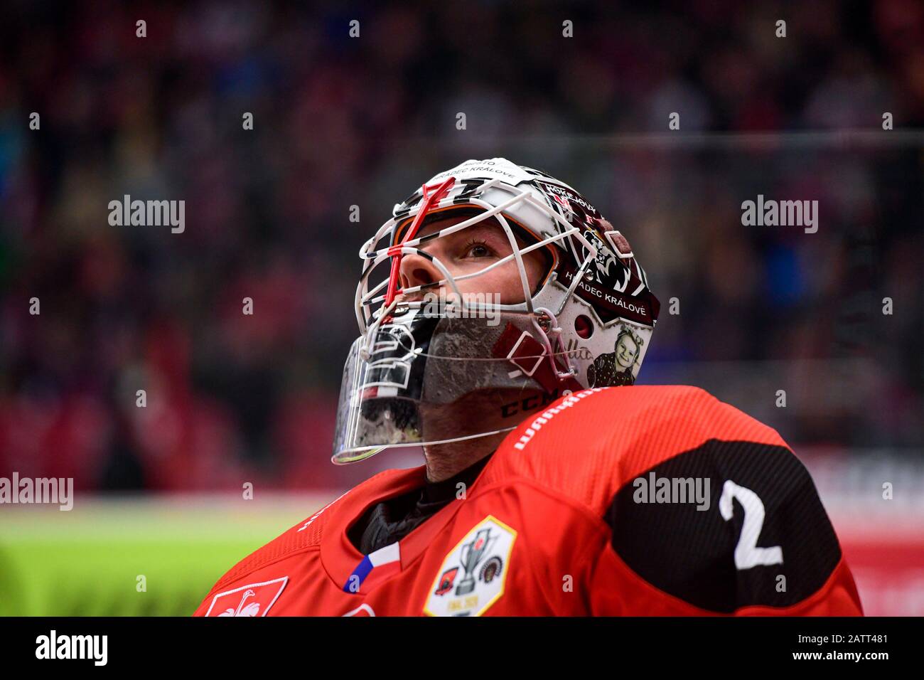 Hradec Kralove, Repubblica Ceca. 04th Feb, 2020. La squadra svedese Frolunda ha vinto la Champions League di hockey su ghiaccio stasera, per la quarta volta in cinque anni, quando ha sconfitto Hradec Kralove 3-1 nella Repubblica Ceca, 4 febbraio 2020. Triste portiere di Hradec Kralove Marek Mazanec dopo la partita. Credit: David Tanecek/Ctk Photo/Alamy Live News Foto Stock
