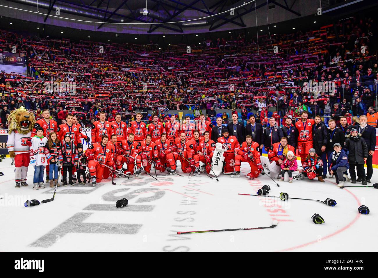 Hradec Kralove, Repubblica Ceca. 04th Feb, 2020. La squadra svedese Frolunda ha vinto la Champions League di hockey su ghiaccio stasera, per la quarta volta in cinque anni, quando ha sconfitto Hradec Kralove 3-1 nella Repubblica Ceca, 4 febbraio 2020. Nella foto tristi giocatori di hockey di Hradec Kralove. Credit: David Tanecek/Ctk Photo/Alamy Live News Foto Stock