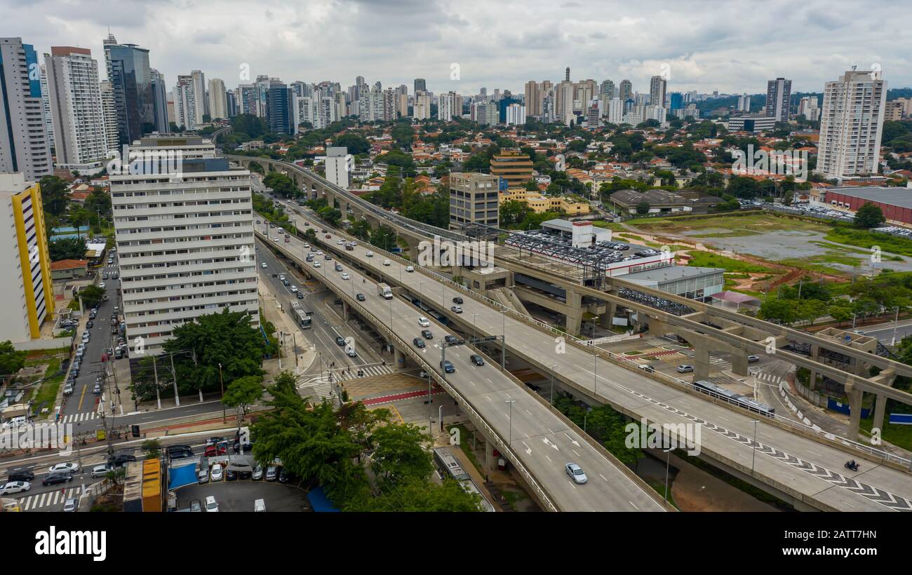 Costruzione del sistema monorotaia. Foto Stock