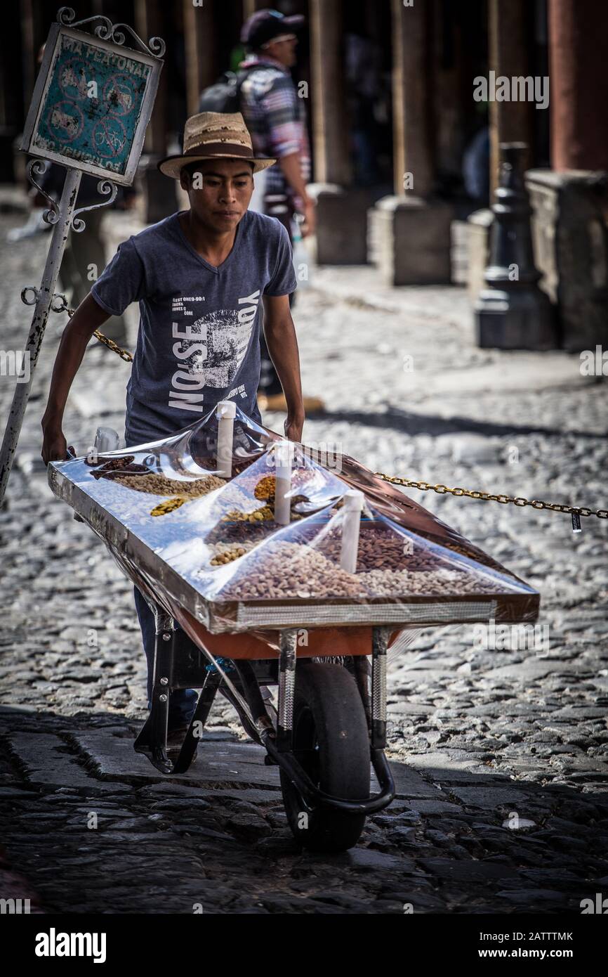 I lavoratori dietro il turismo Foto Stock