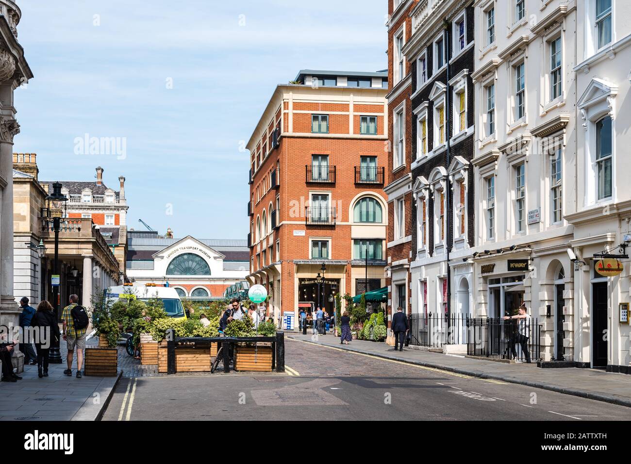 Londra, Regno Unito - 15 Maggio 2019: Vista Del Mercato Di Covent Garden. Situato nel West End di Londra, Covent Garden è rinomato per la sua moda di lusso e la bellezza Foto Stock