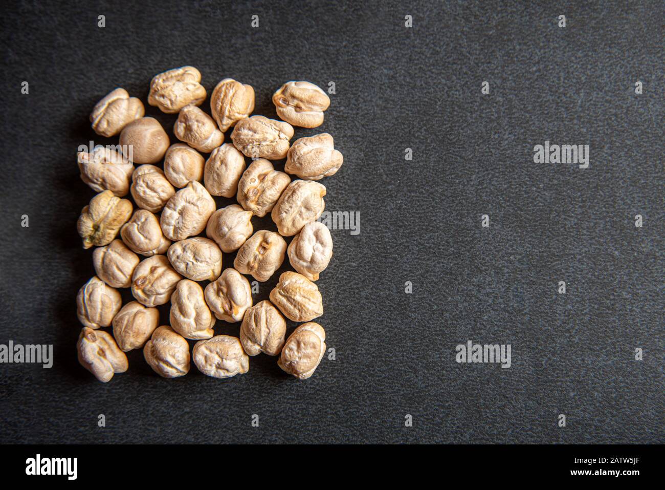 I ceci sono legumi commestibili. Questo è cucinato in diversi piatti in luoghi diversi. Hummus è il piatto più comune fatto da questo. Foto Stock