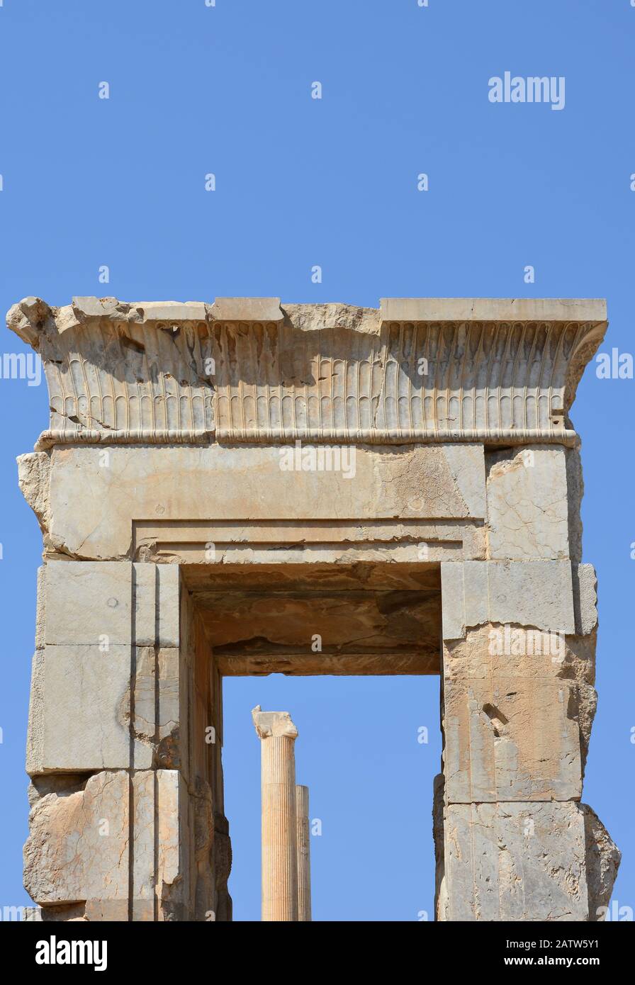 Persepolis, una delle porte della Sala di 100 colonne, dettaglio Foto Stock