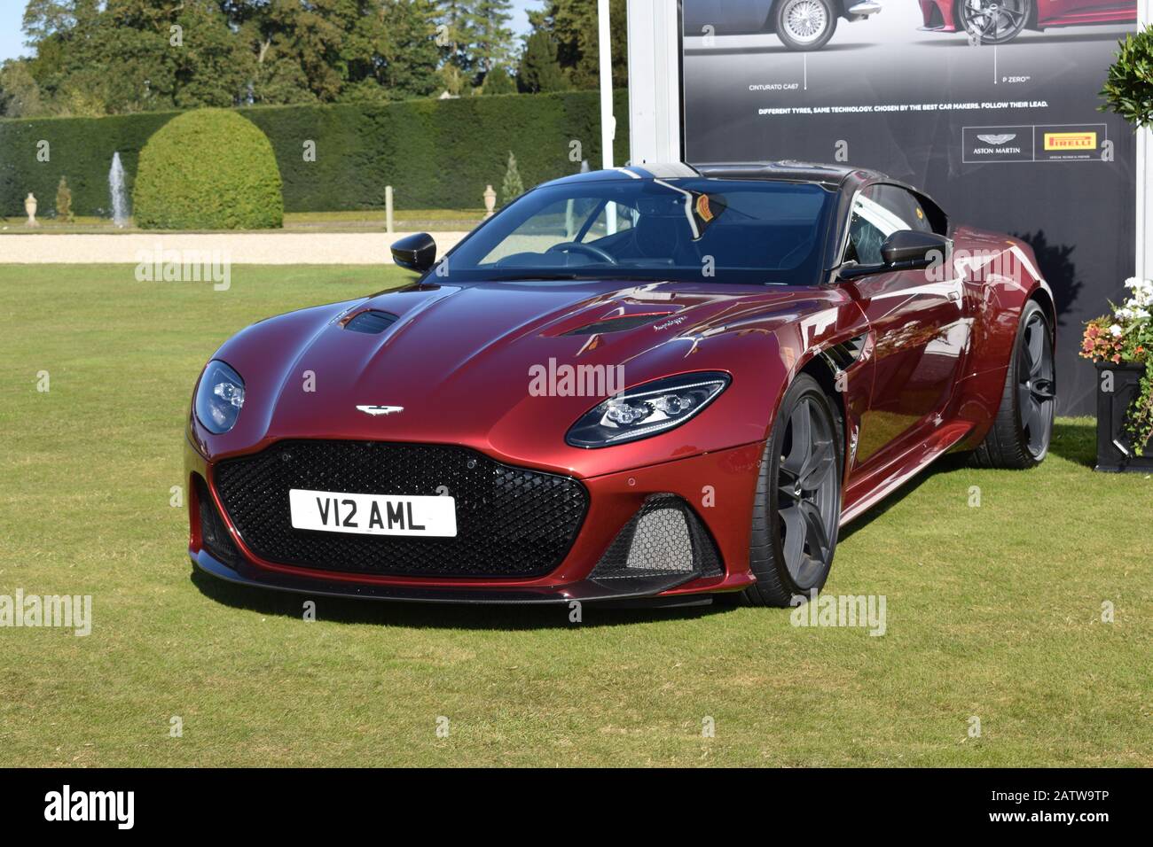 Aston Martin DBS Superleggera al Blenheim Palace per Salon Privé Foto Stock