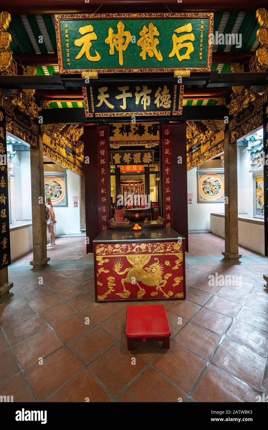 Singapore. Gennaio 2020. La vista interna del Tempio di Yueh Hai Ching Foto Stock