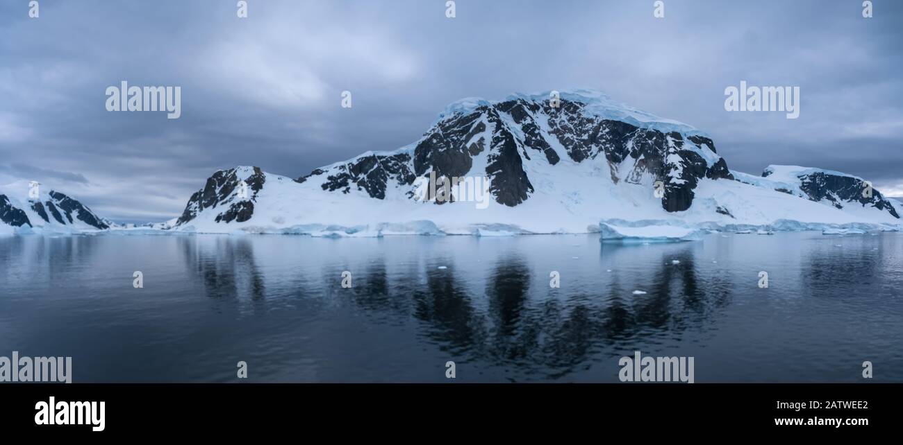 Splendidi Paesaggi Ghiacciati, Baia Di Chiriguano, Isola Danko, Penisola Antartica, Antartide Foto Stock