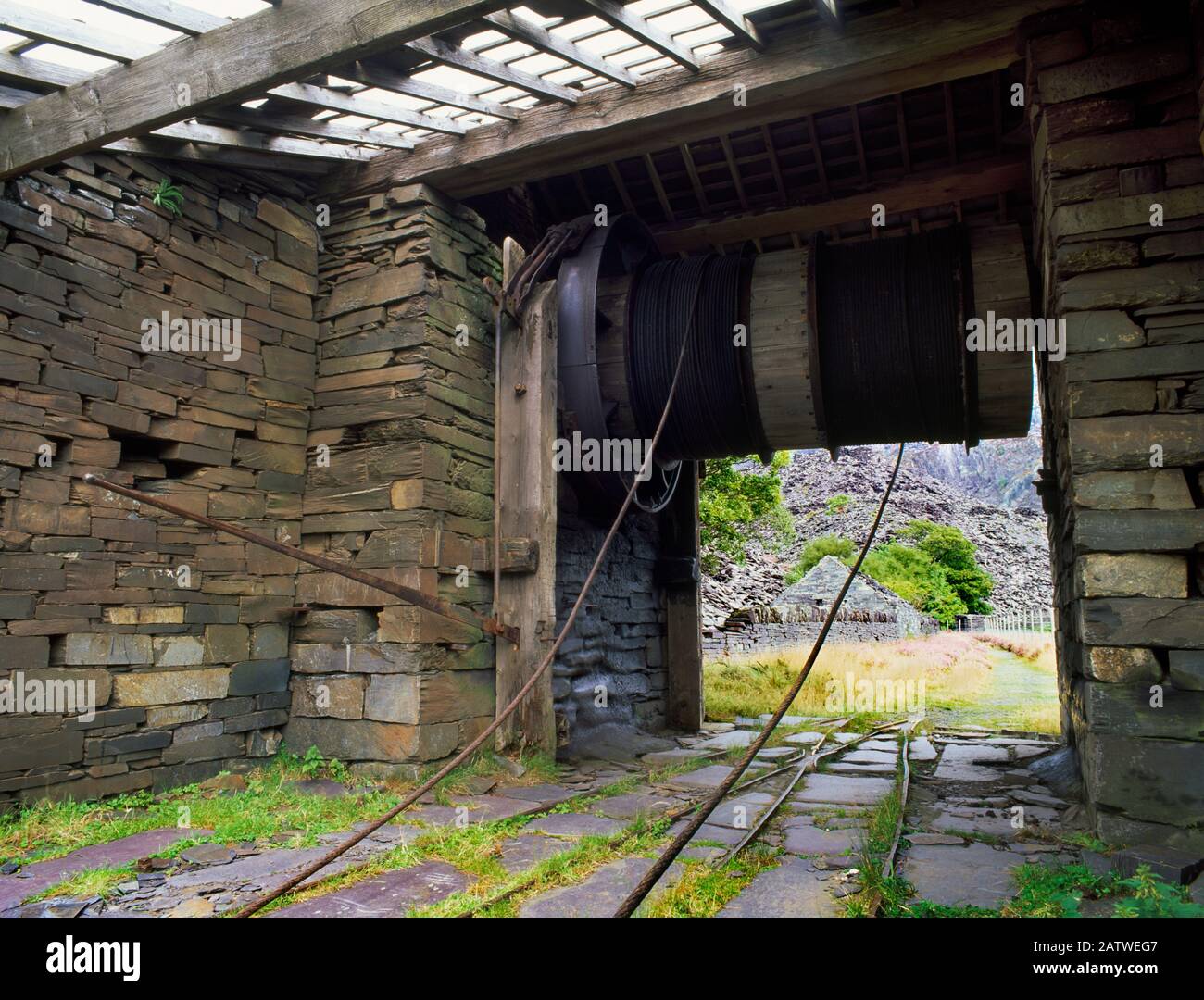 Vedi NW di una casa a rulli sulla A1 Incline che ha portato giù ardesia dai livelli di lavoro a gradini della cava Dinorwic, Llanberis, Galles, Regno Unito. Foto Stock