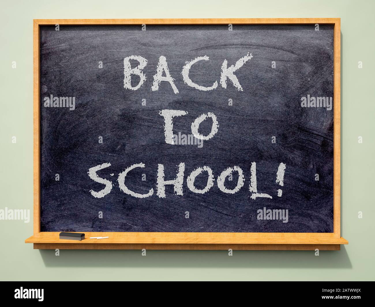 Scuola lavagna con 'Back to School!' scritto su di essa in gesso Foto Stock