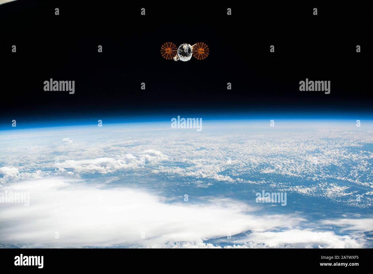 ISS - 31 gennaio 2020 - Il Cynus Space Freighter di Northrop Grumman è raffigurato in partenza dalla vicinanza della Stazione spaziale Internazionale dopo la sua Foto Stock