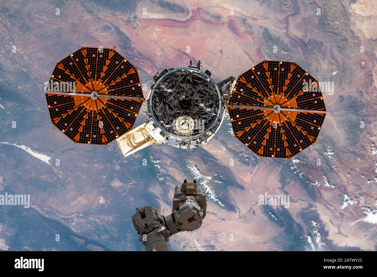 ISS - 31 gennaio 2020 - il Cignus Space Freighter di Northrop Grumman è raffigurato a pochi istanti dalla sua uscita dal braccio robotico Canadarm2 come Int Foto Stock