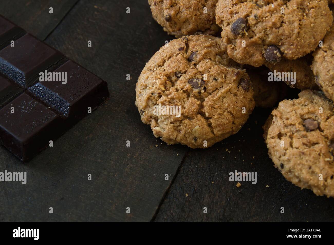 In casa i biscotti al cioccolato Foto Stock
