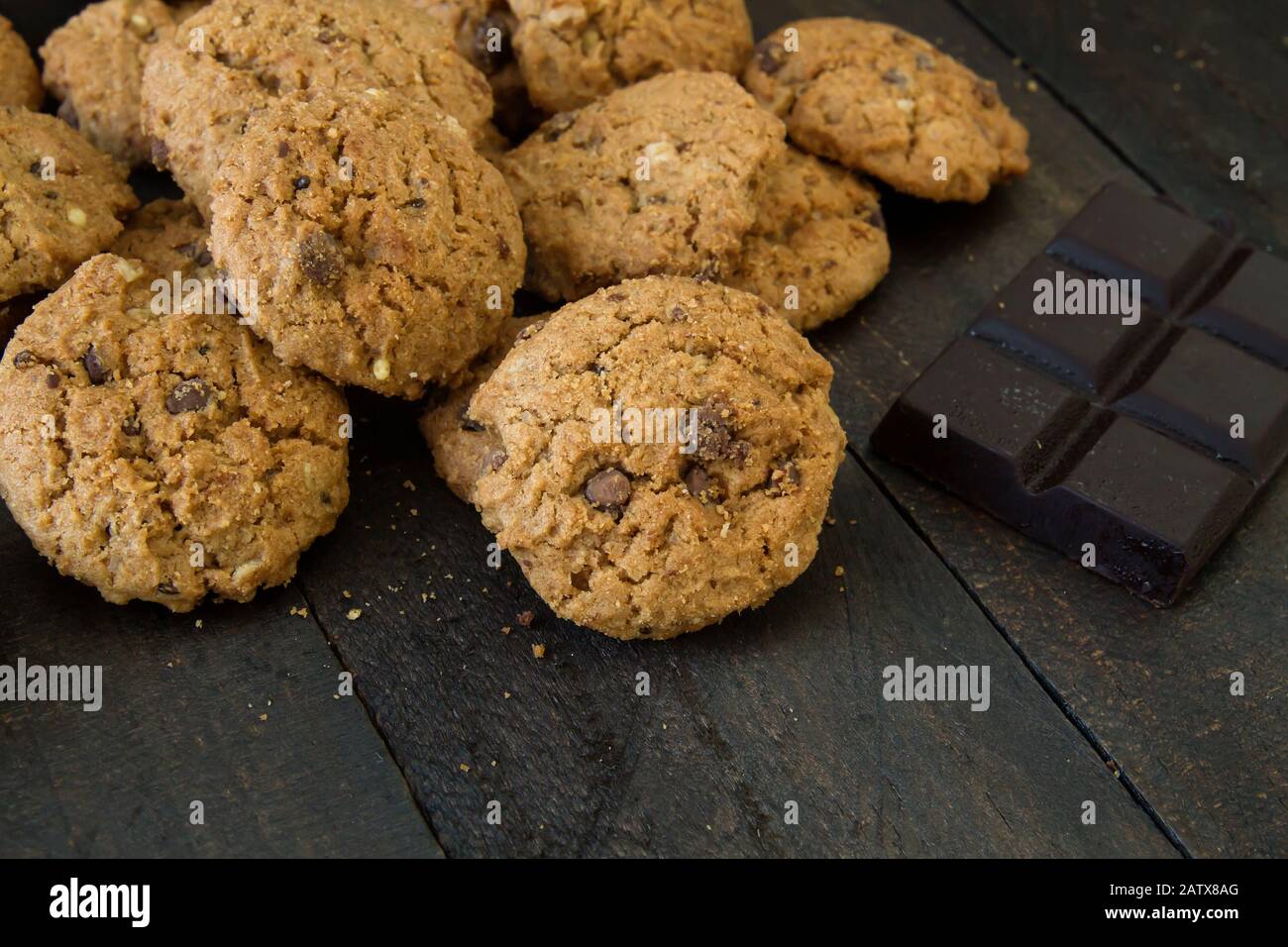 In casa i biscotti al cioccolato Foto Stock