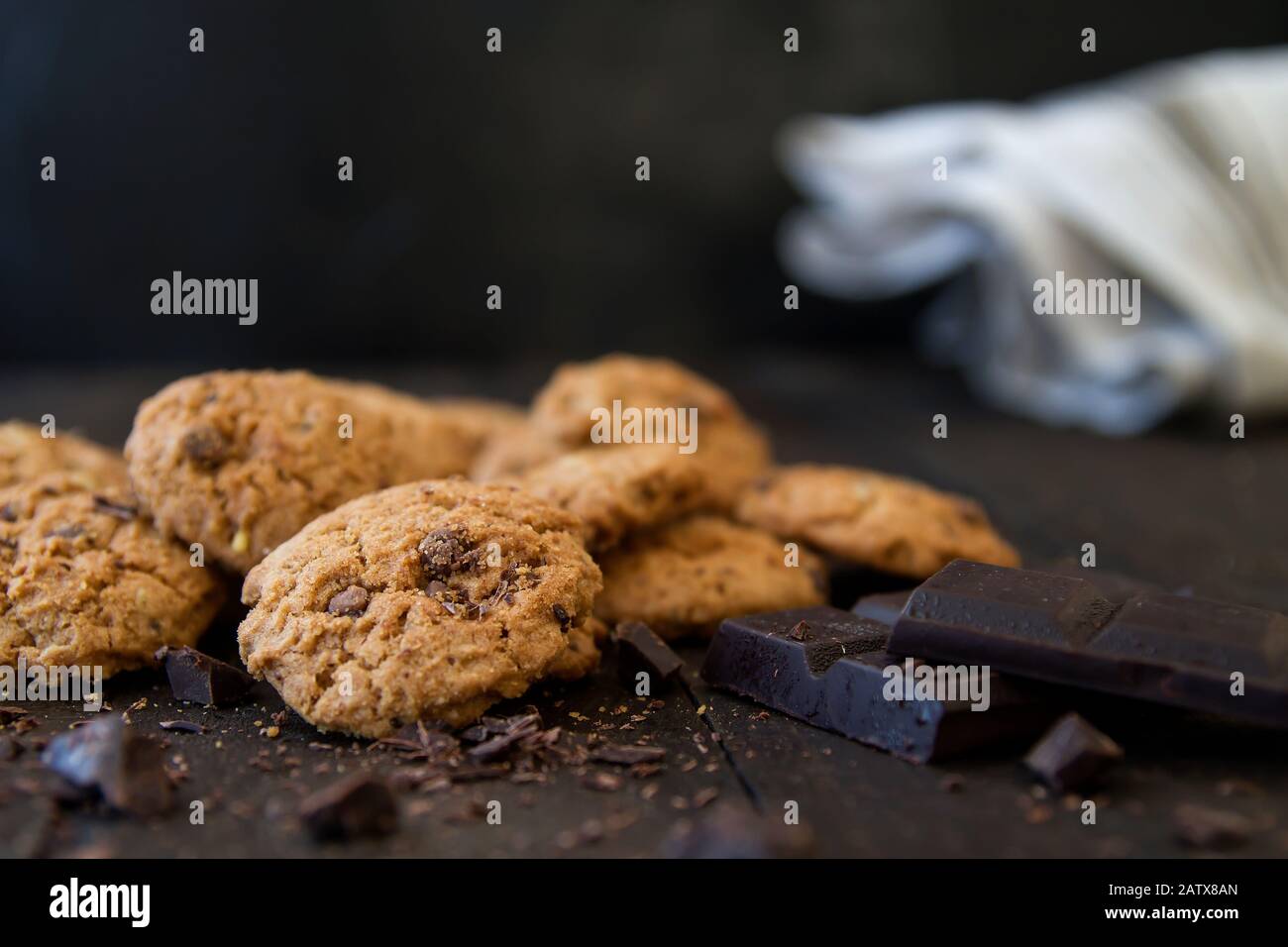 In casa i biscotti al cioccolato Foto Stock