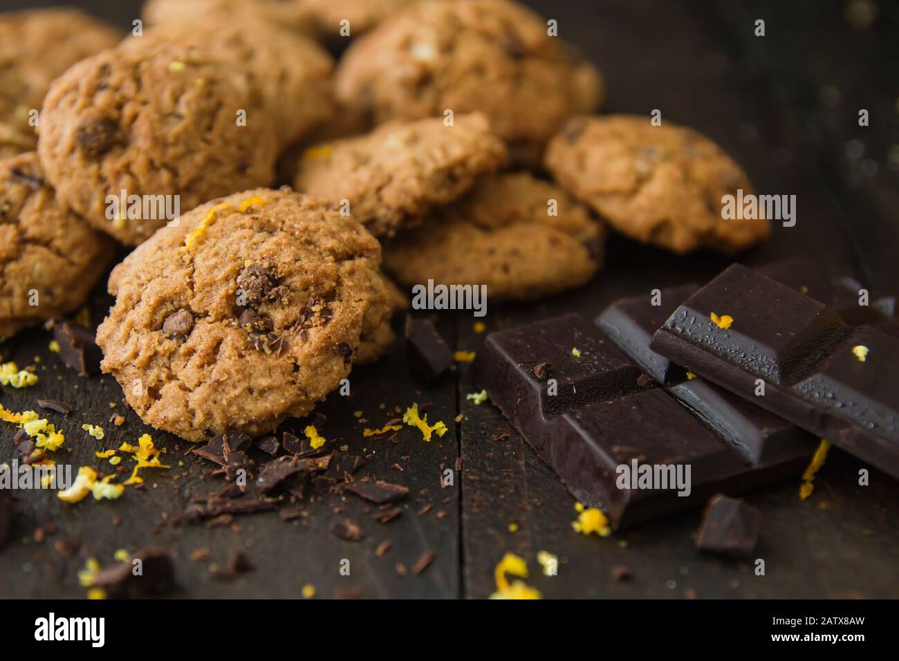 In casa i biscotti al cioccolato Foto Stock