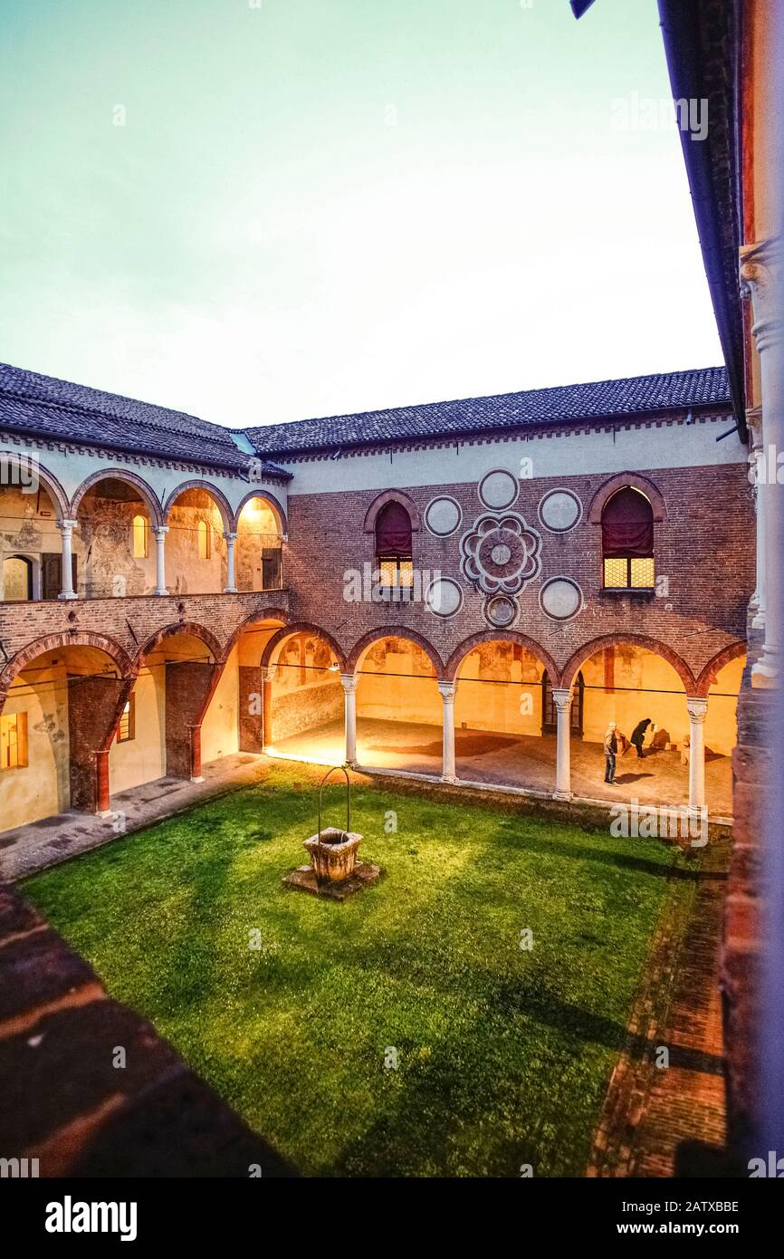 Italia Emilia Romagna Ferrara - Casa Romei - Cortile Foto Stock