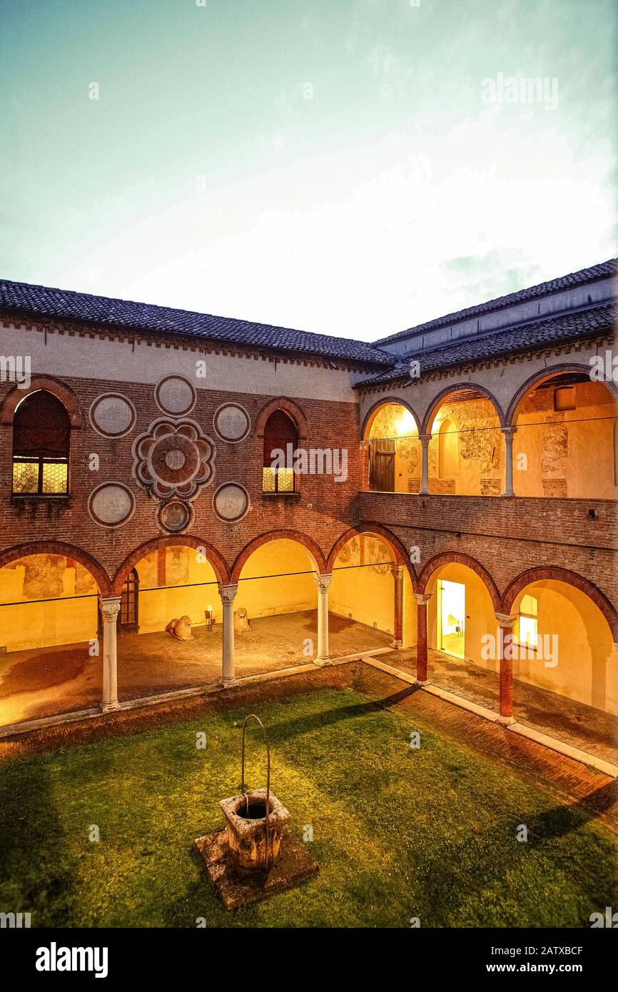 Italia Emilia Romagna Ferrara - Casa Romei - Cortile Foto Stock