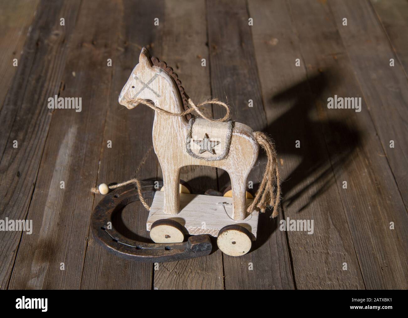 cavallo di legno ferro di cavallo Foto Stock