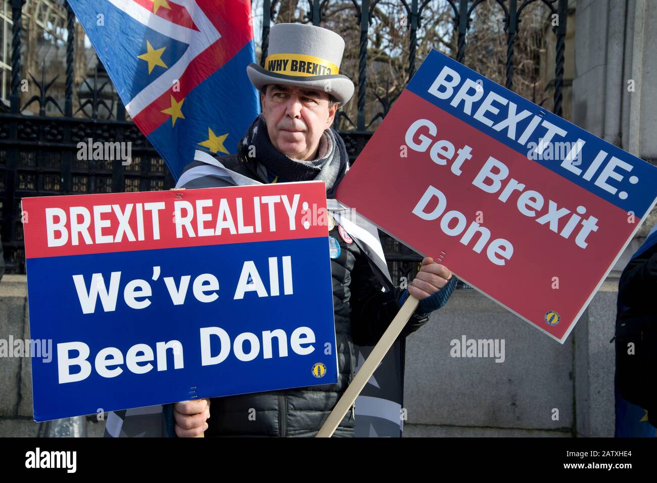 Mercoledì protesta di Remainers (tra cui Steve Bray in cappello grigio) contro la Brexit al di fuori della Camera dei Comuni, cinque giorni dopo che la Gran Bretagna ha lasciato L'Ue Foto Stock