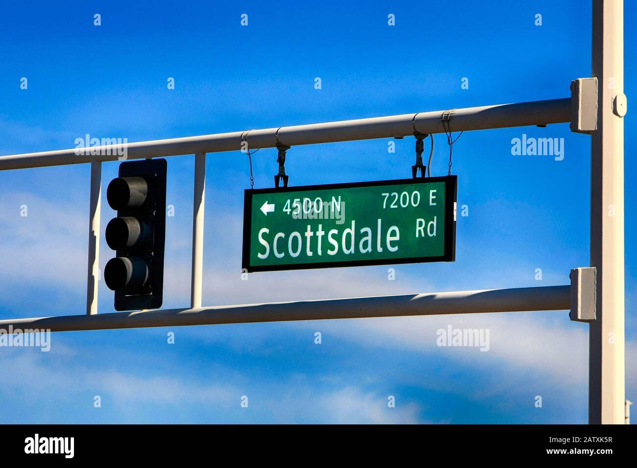 Scottsdale Road, ponte sospeso, cartello nel centro storico di Scottsdale, Arizona Foto Stock