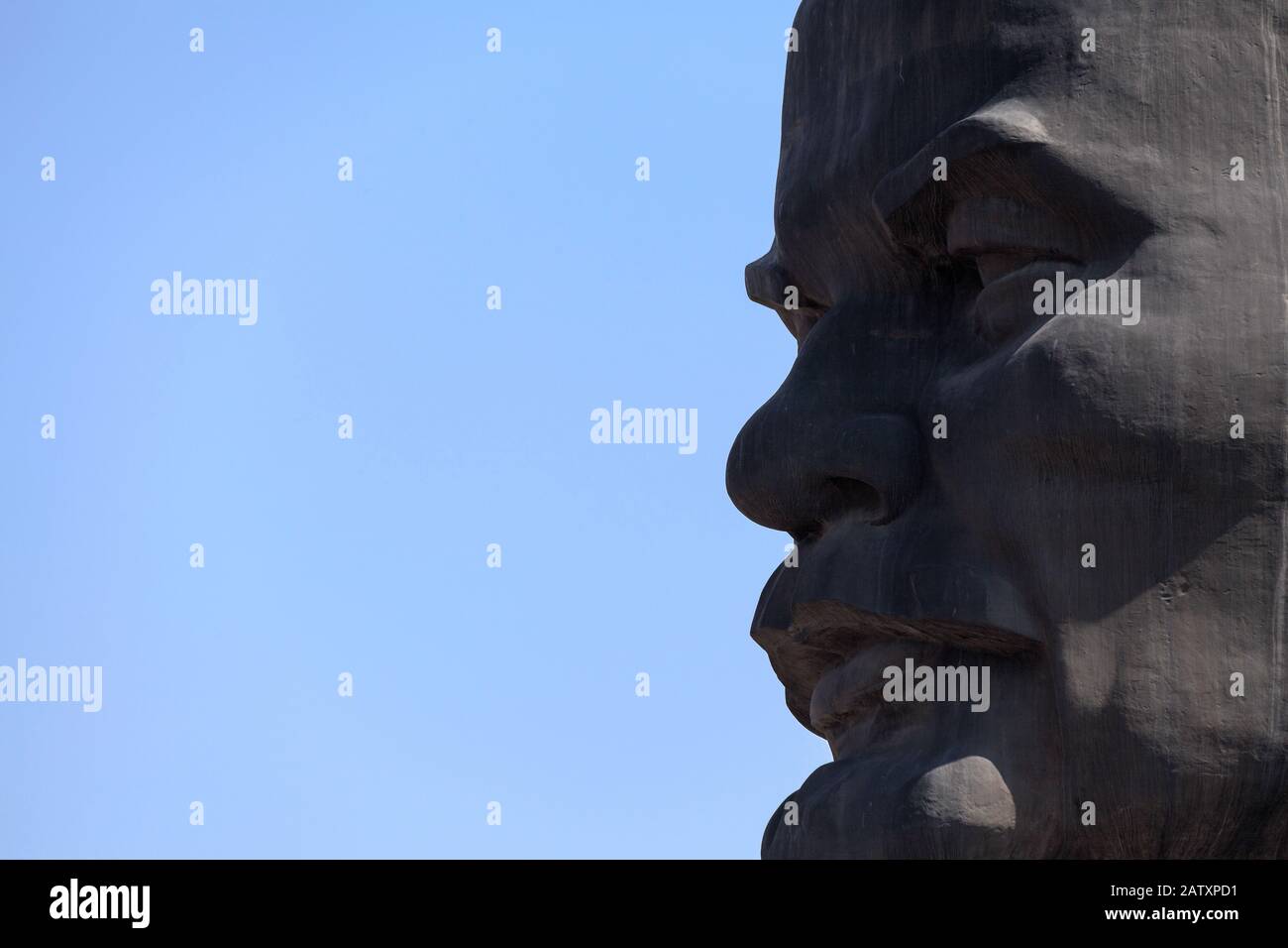 Il Monumento a Lenin è la più grande testa del leader sovietico Vladimir Lenin mai costruito è in Ulan-Ude, la capitale della Repubblica di Buryatia, in Oriente Foto Stock