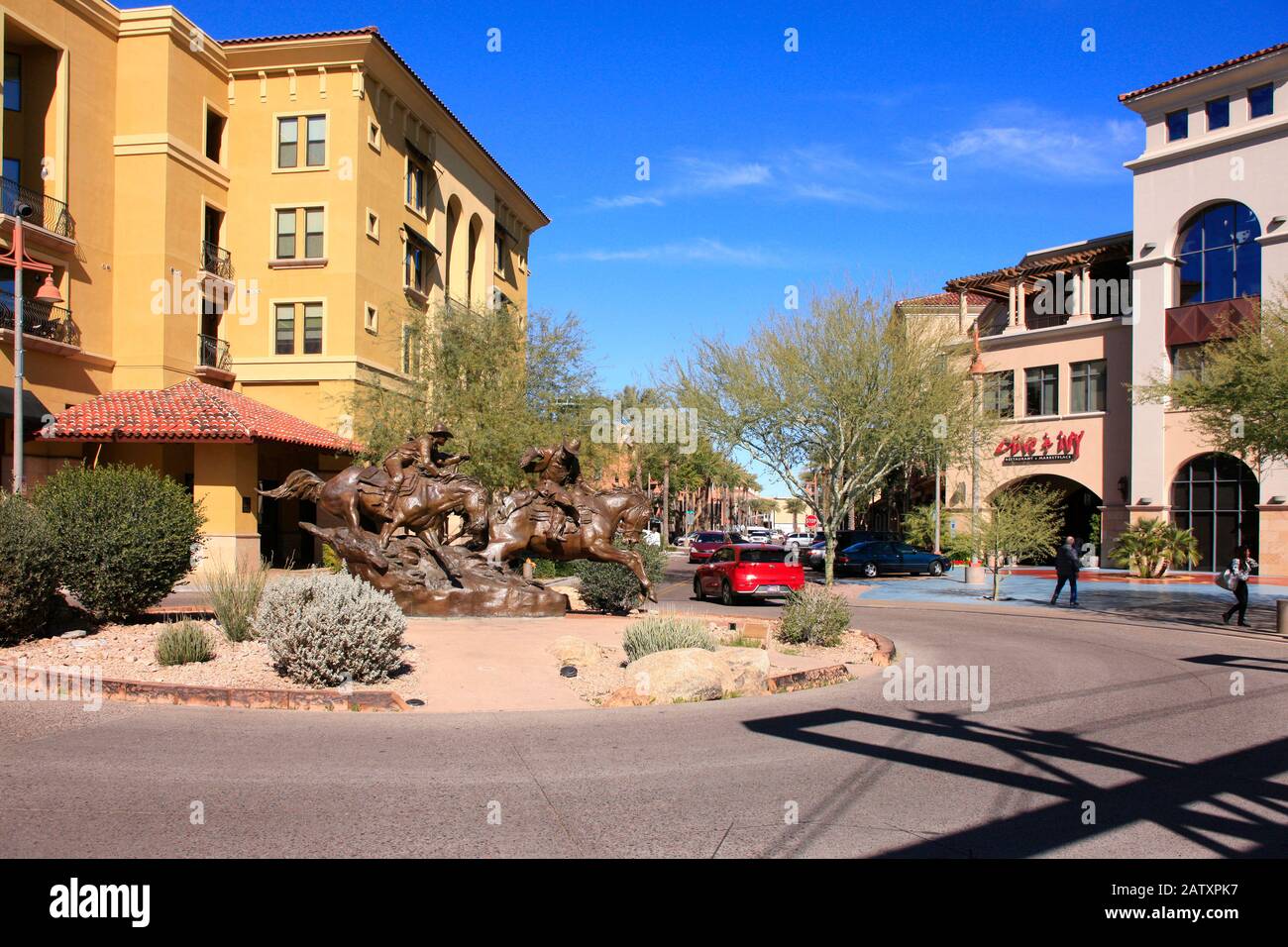 "Passando l'eredità" scultura vicino a South Bridge nel centro di Scottsdale AZ Foto Stock