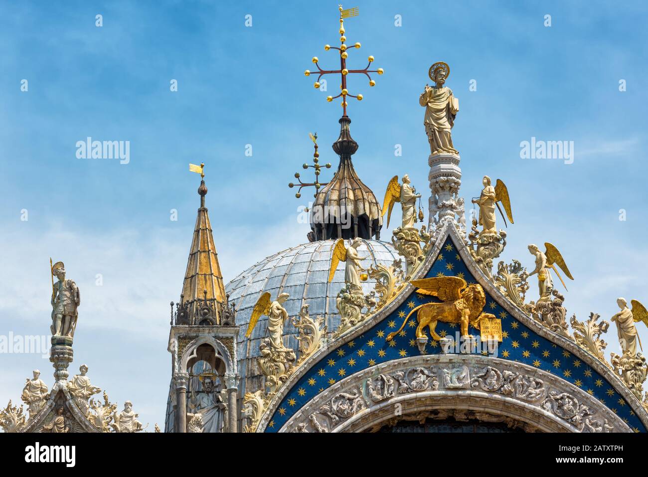 Basilica di San Marco (Basilica di San Marco`s) a Venezia, Italia. La Basilica di San Marco fu costruita nel 12th secolo ed è la principale attrazione turistica Foto Stock