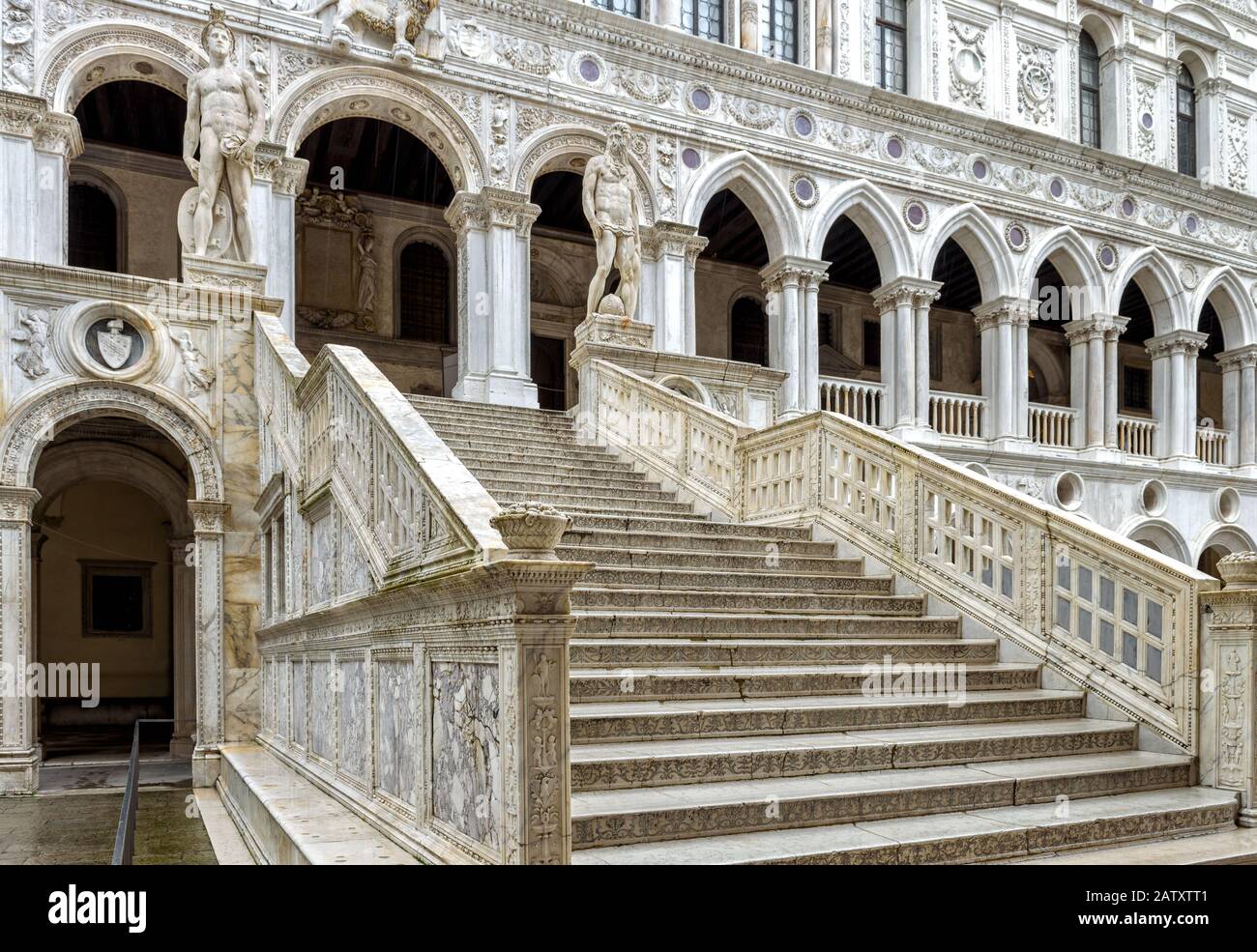 Scala gigante del Palazzo Ducale o Palazzo Ducale a Venezia, Italia. E
