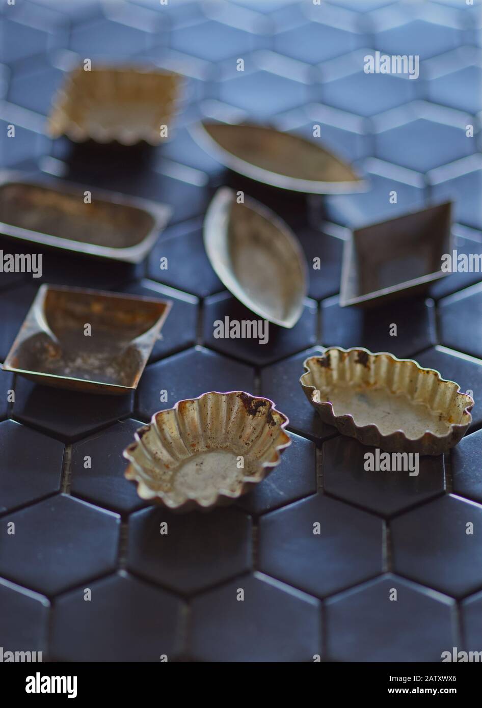 Tins Di Cottura Di Metallo Piccolo Foto Stock