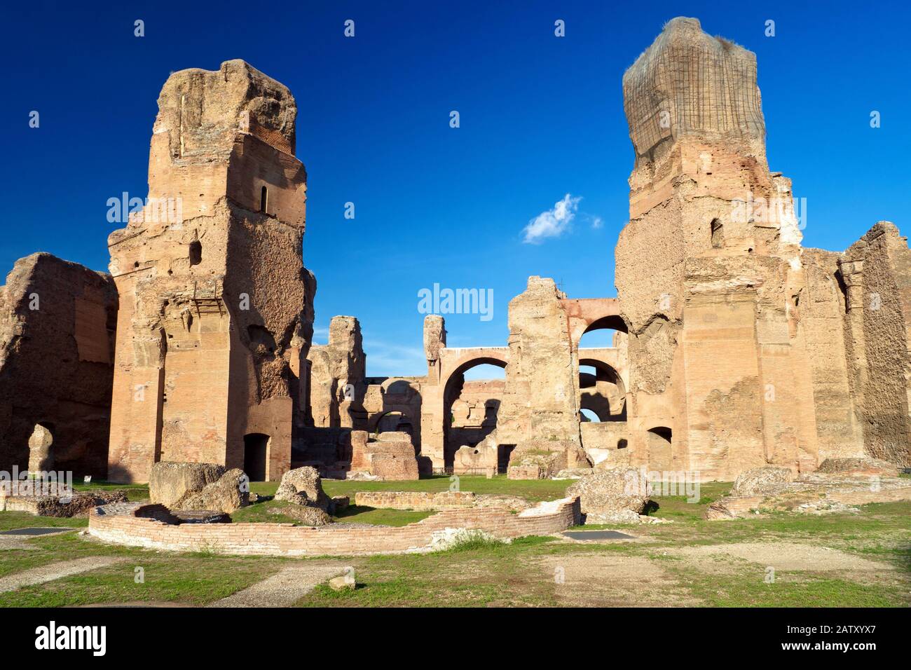 Le rovine delle Terme di Caracalla, antiche terme romane, a Roma, Italia Foto Stock