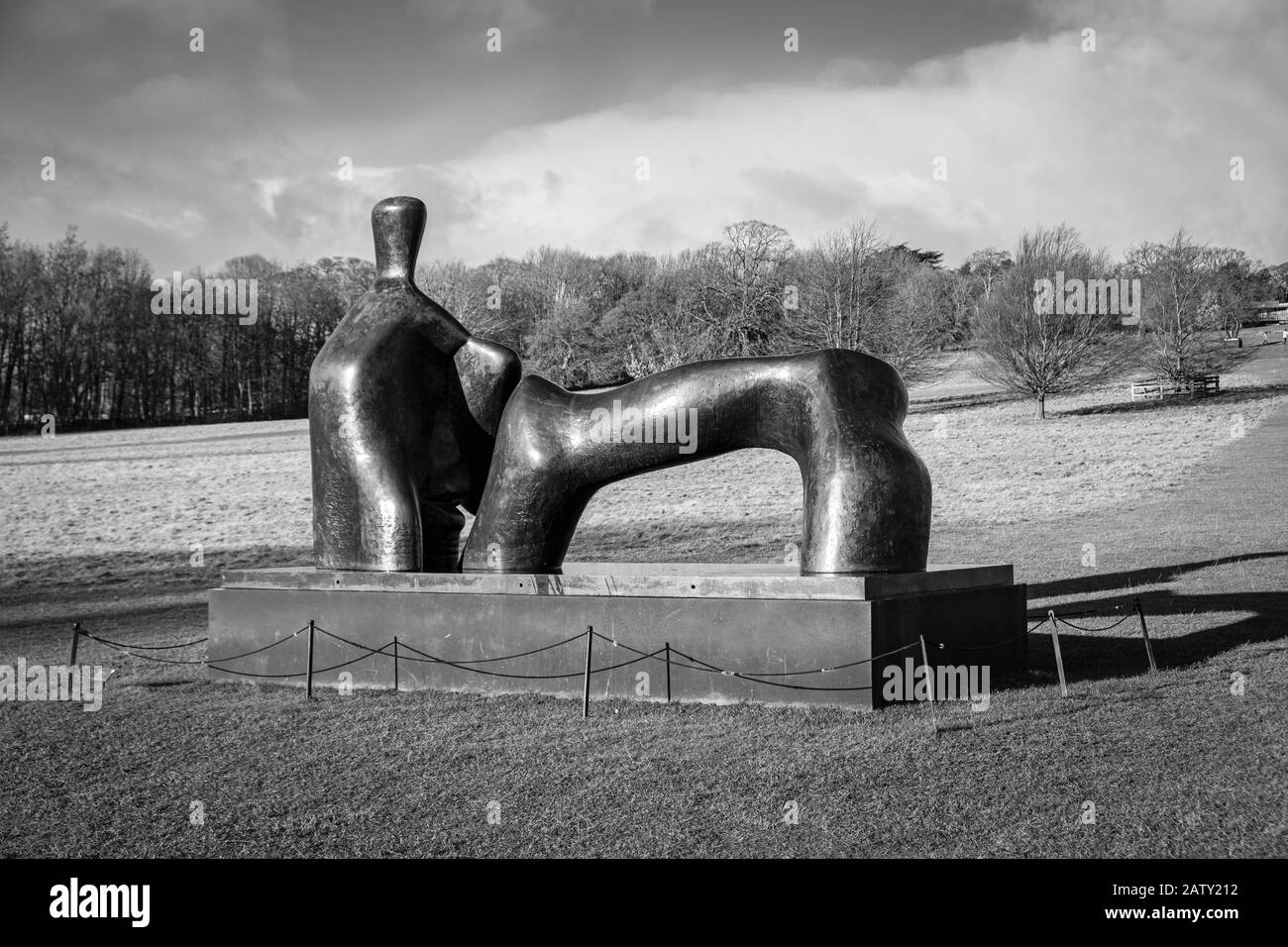 Henry Moore Sculpture In Yorkshire Sculpture Park, West Bretton, Wakefield, Regno Unito Foto Stock
