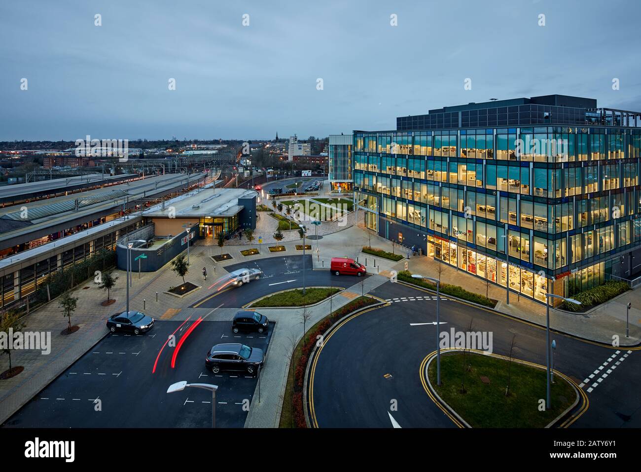 Grand Central Square, Stockport Exchange Ufficio moderno all'avanguardia presso la stazione ferroviaria Approach , Cheshire, a Manchester Foto Stock