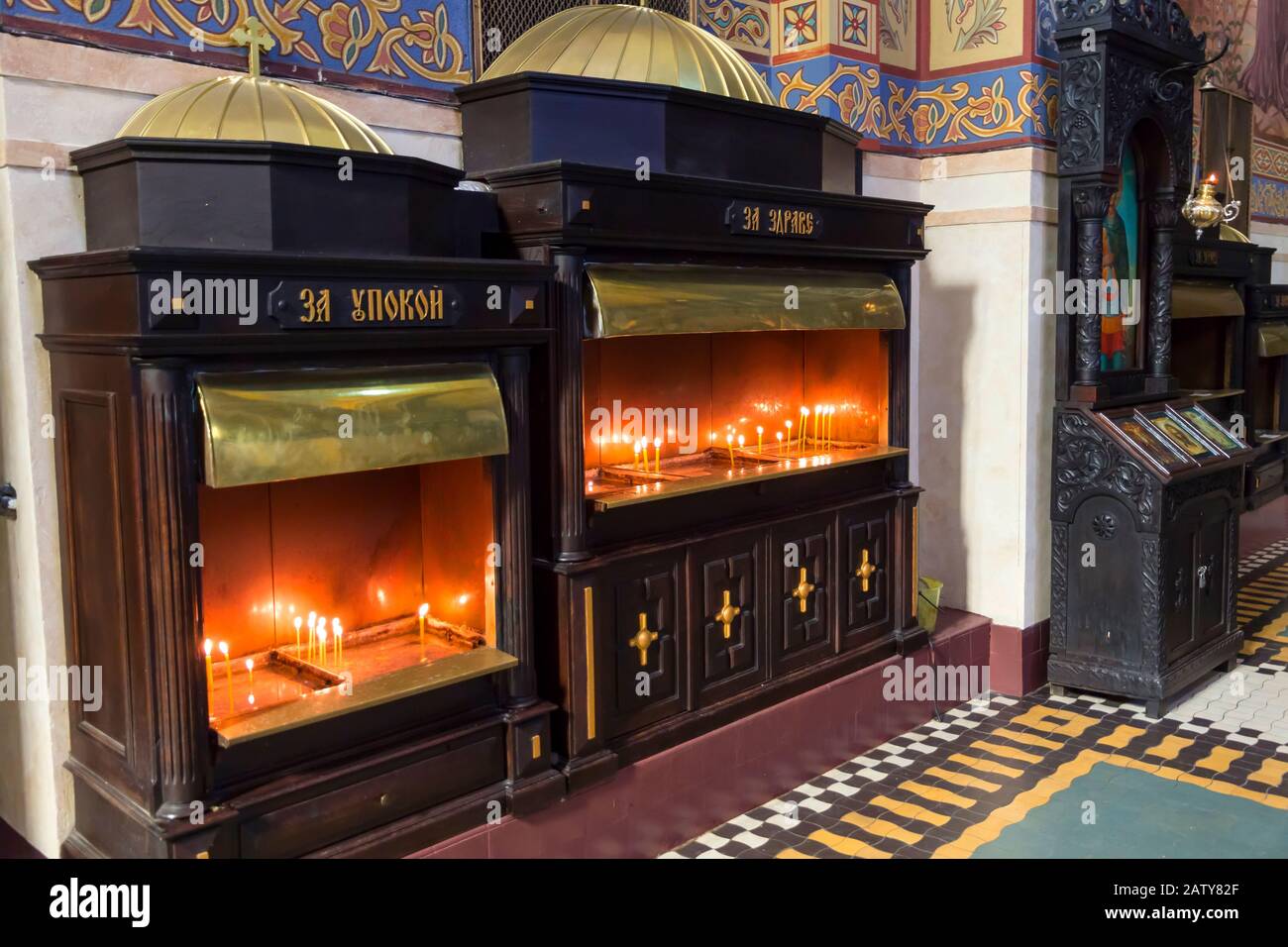 Interno della cattedrale dedicato Dormizione della Madre di Dio - chiesa ortodossa a Varna. Città Del Mar Nero. Bulgaria. Foto Stock