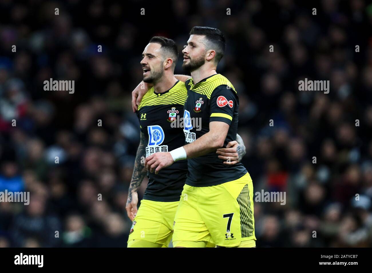 Londra, Regno Unito. 5th Feb 2020. Il Danny Ings di Southampton festeggia con Shane Long di Southampton dopo aver ottenuto i suoi lati di pari opportunità durante la partita della fa Cup tra Tottenham Hotspur e Southampton al Tottenham Hotspur Stadium, Londra, mercoledì 5th febbraio 2020. (Credit: Leila Coker | Mi News) Editorial Use Only Credit: Mi News & Sport /Alamy Live News Foto Stock