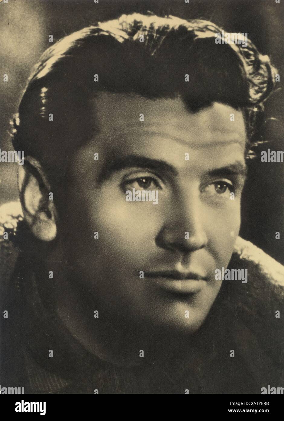 1945 c.. , ITALIA : MASSIMO GIROTTI attore cinematografico italiano ( Mogliano , 1918 - Roma 2003 ) in un PILOTA RIORNA ( a Pilot Returns ) di Roberto Rossellini , Foto Stock