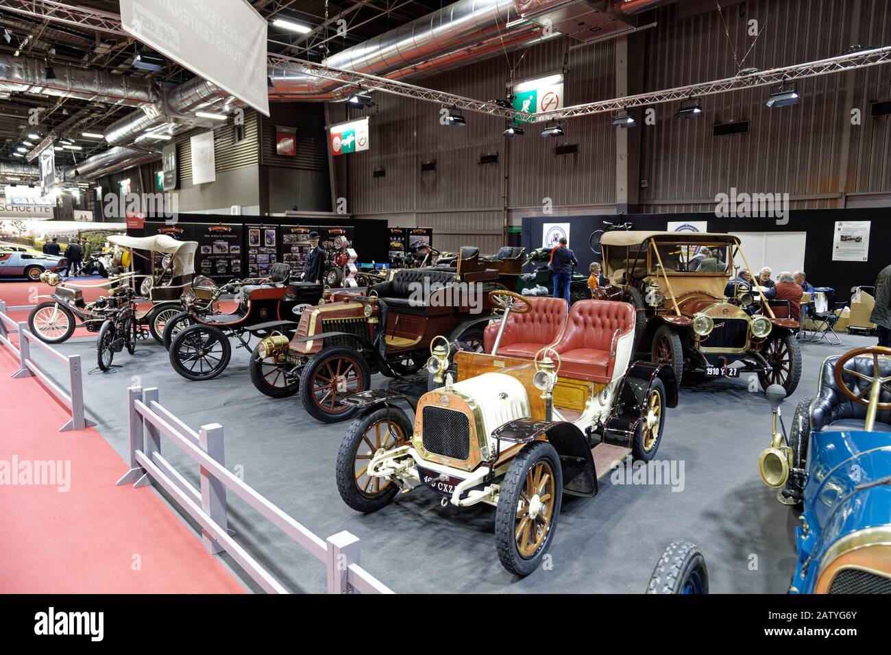 Parigi, Francia. 4th Feb, 2020. La mostra Retrocmobile apre le sue porte dal 5 al 9 febbraio 2020, a PARIGI-EXPO a Parigi, Francia. Foto Stock