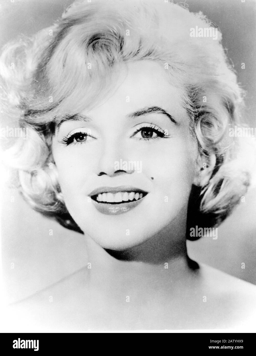 1959 , USA : l'attrice del film MARILYN MONROE , test di make-up per il film LET'S MAKE LOVE ( 1960 - Facciamo l'amore ) di George Cukor - FILM - Foto Stock