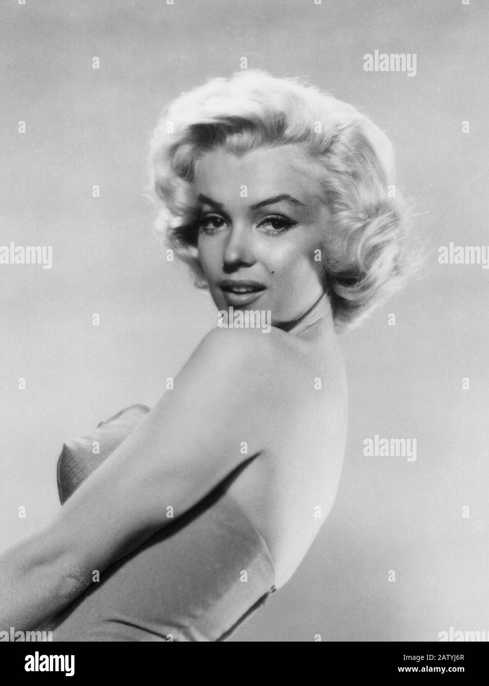 1953 , USA : l'attrice del film MARILYN MONROE ( 1926 - 1962 ) , publicità ancora per il film COME SPOSARE UN MILIONARIO ( come posare un miliona Foto Stock