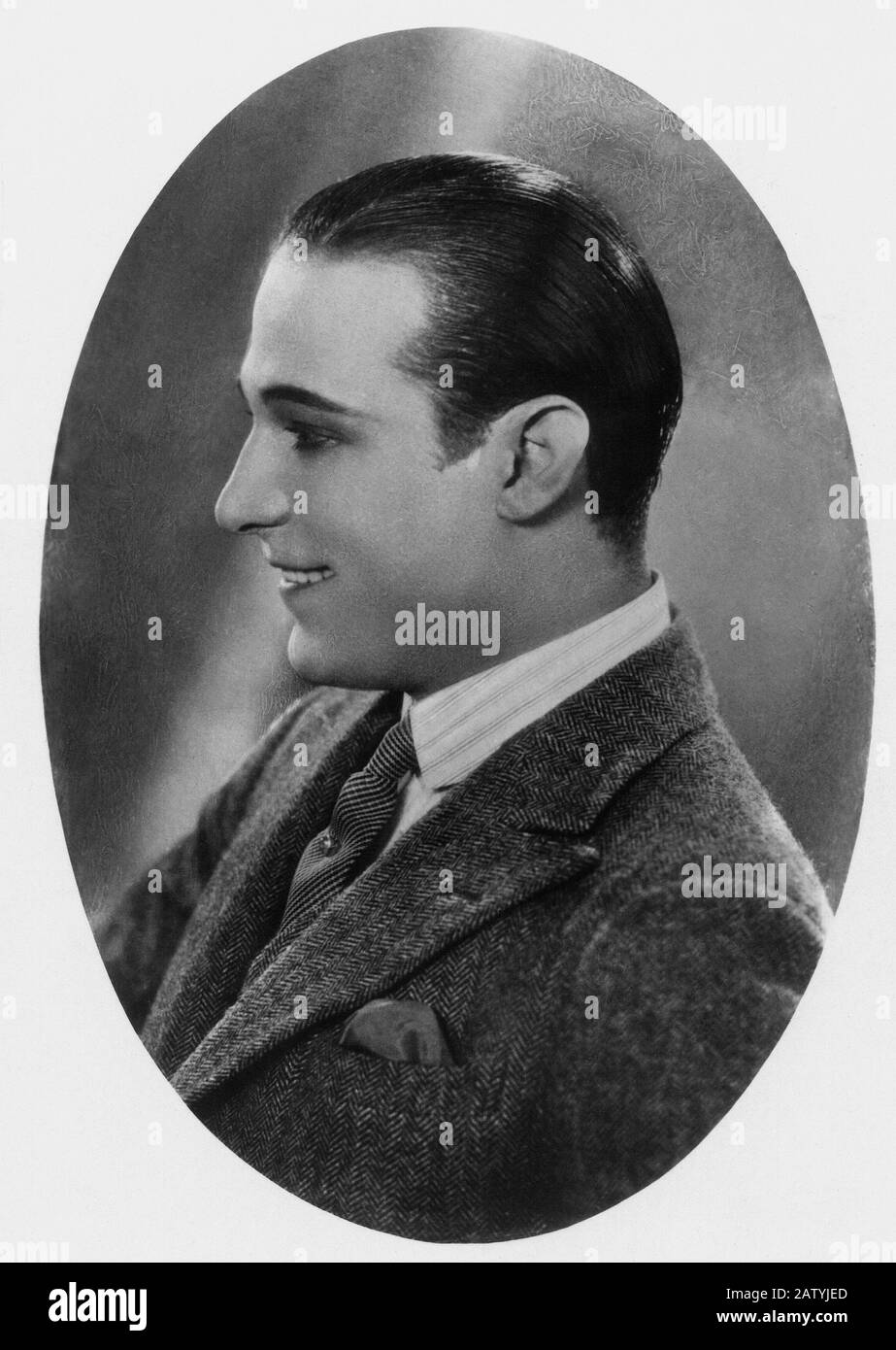 1922 C, USA : la superstar del film Silente RUDOLPH VALENTINO ( Rodolfo Guglielmi - Castellaneta , Taranto 1895 - New York , USA 1926 ). - profilo - pr Foto Stock