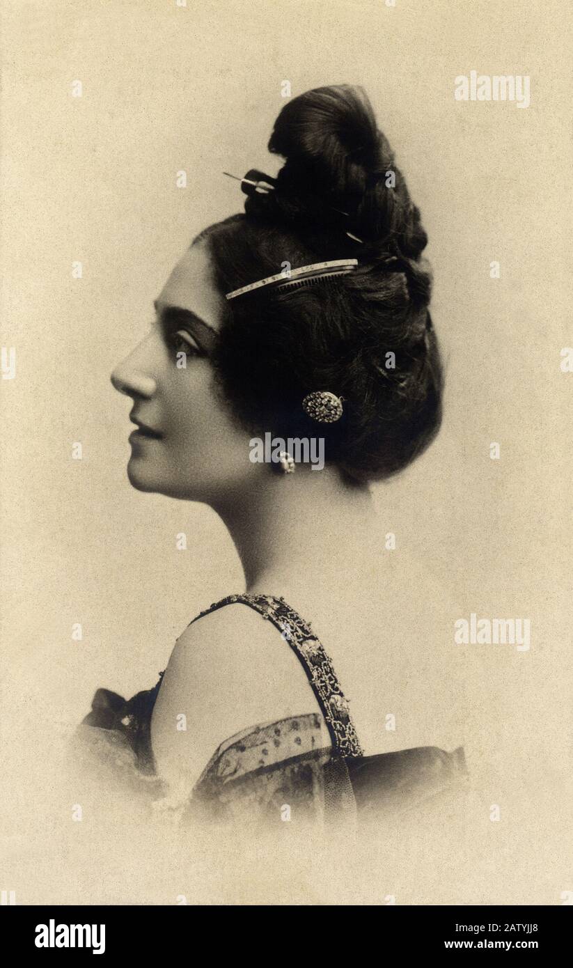 1890 c : il celebre cantante italiano Opera soprano GEMMA BELLINCIONI ( Monza 1864 - Roccabelvedere 1950 ) nel ruolo DI TOSCA di Giacomo Pucci Foto Stock