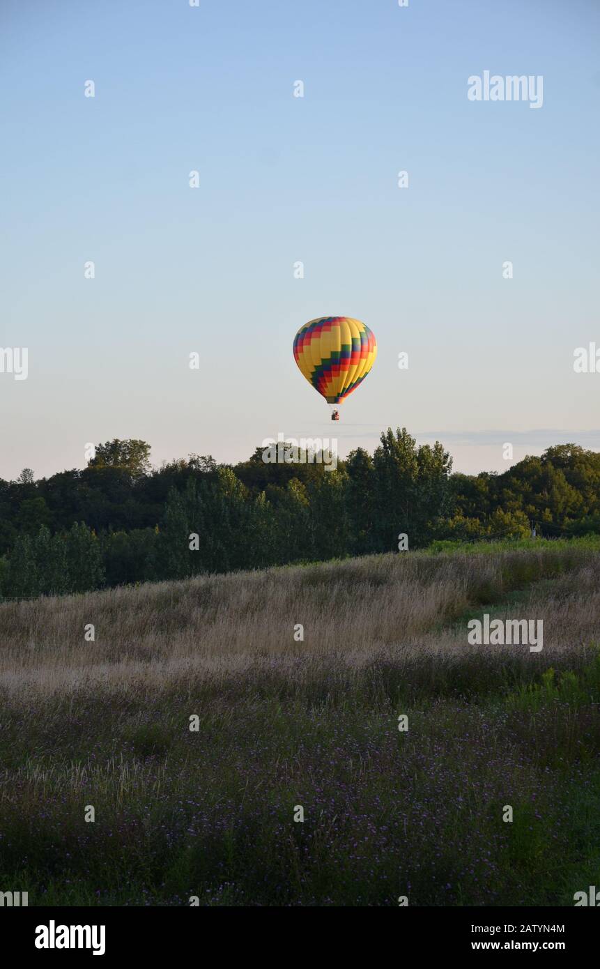 giro in mongolfiera in mattina presto Foto Stock