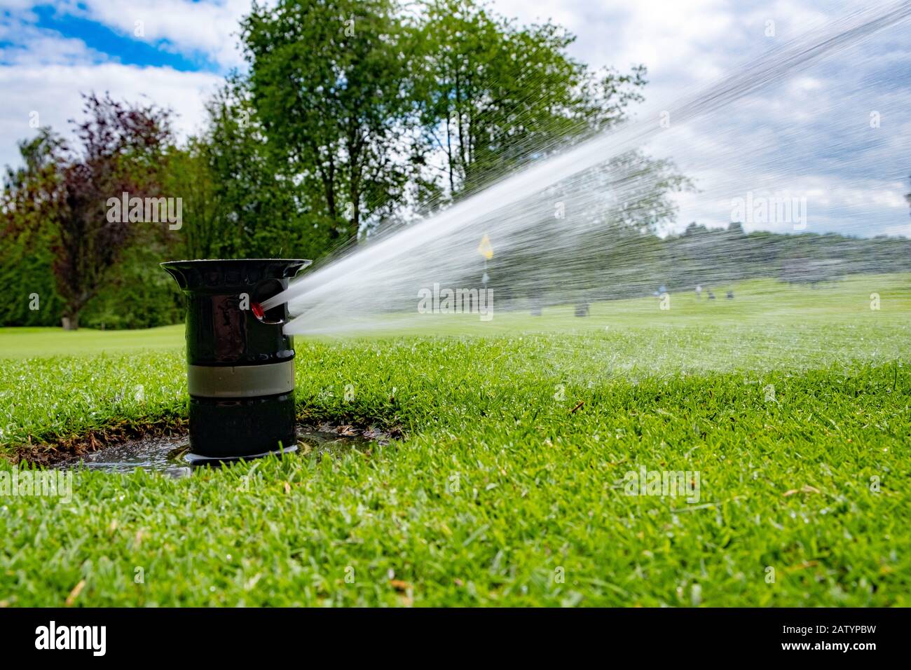 Sistema di irrigazione su campo da golf Foto Stock
