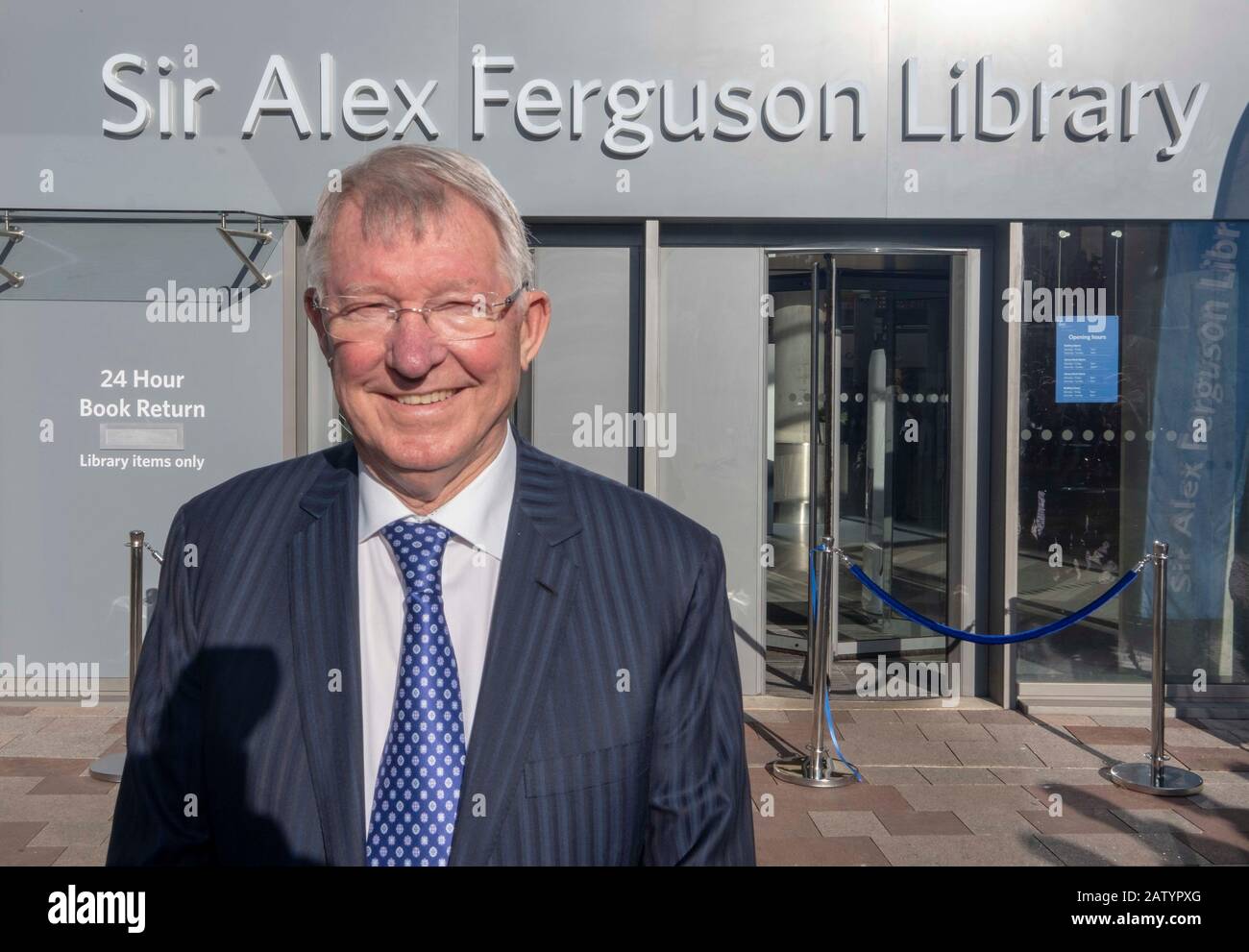 Sir Alex Ferguson apre una biblioteca che prende il nome in suo onore all'Università Caledoniana di Glasgow Foto Stock