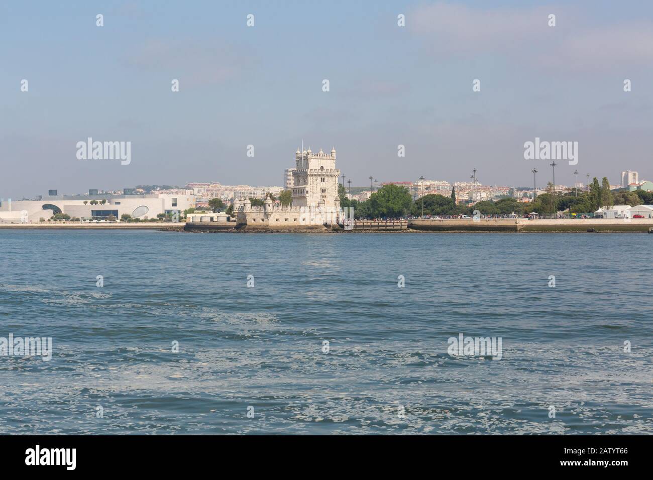 La Torre di Belem, il fiume Tago a Lisbona, Portogallo Foto Stock