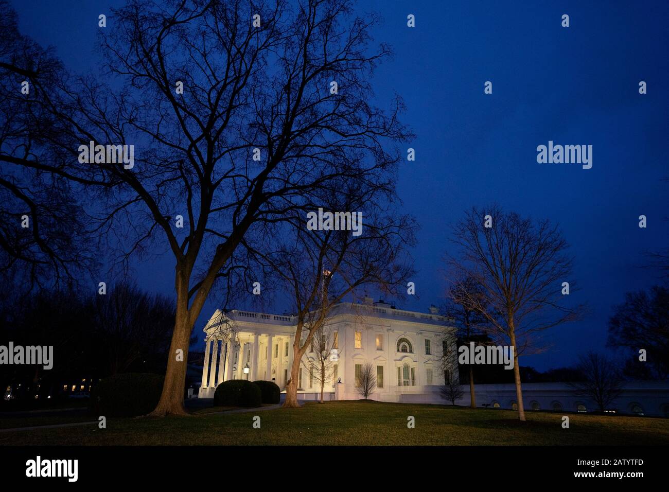 Washington DC, Stati Uniti. 05th Feb, 2020. La Casa Bianca si trova a Washington, DC, Stati Uniti, mercoledì 5 febbraio 2020. Il Senato ha votato per assoldare il presidente degli Stati Uniti Donald J. Trump di entrambi gli articoli di impeachment questo pomeriggio. Credito: Stefani Reynolds/CNP /MediaPunch Credit: MediaPunch Inc/Alamy Live News Foto Stock