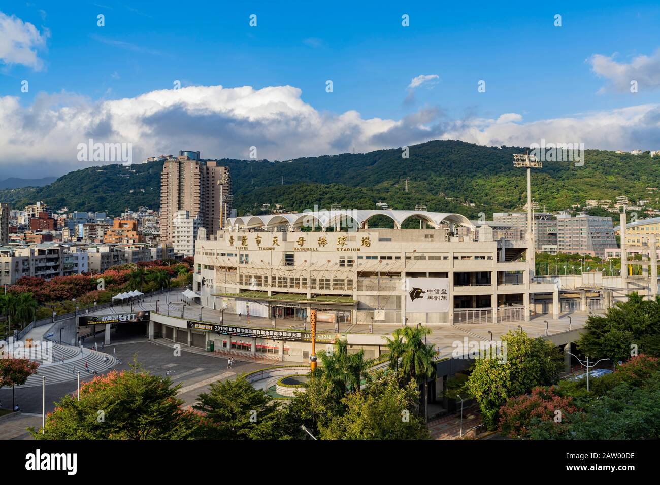 Taipei, 27 ottobre: Vista ad alto angolo dello Stadio di Baseball Tianmu di Taipei il 27 ottobre 2019 a Taipei, Taiwan Foto Stock