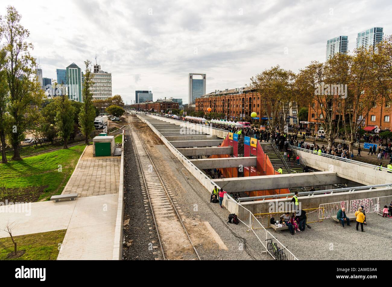 Buenos Aires, Argentina - 26 maggio 2019: Ampio angolo di vista al Paseo del Bajo Foto Stock