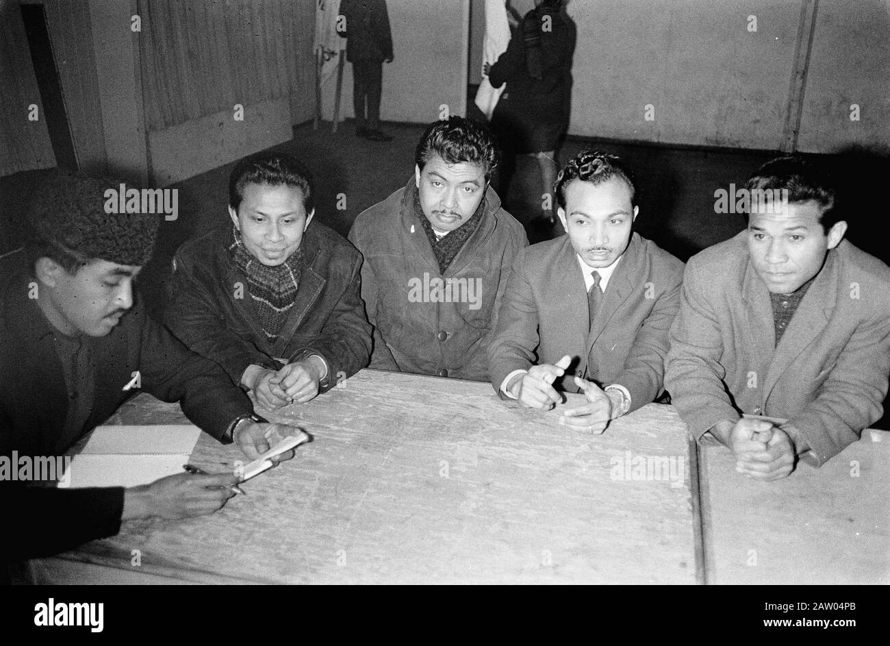 Difficoltà in Ambonezenkamp IJsseloord, in Capelle aan den IJssel, il campo Data: 25 gennaio 1964 Località: Capelle aan den IJssel Parole Chiave: Ambonezenkamp, ​​presidents Nome Persona: D. Mala Wow, L. Makatito Foto Stock