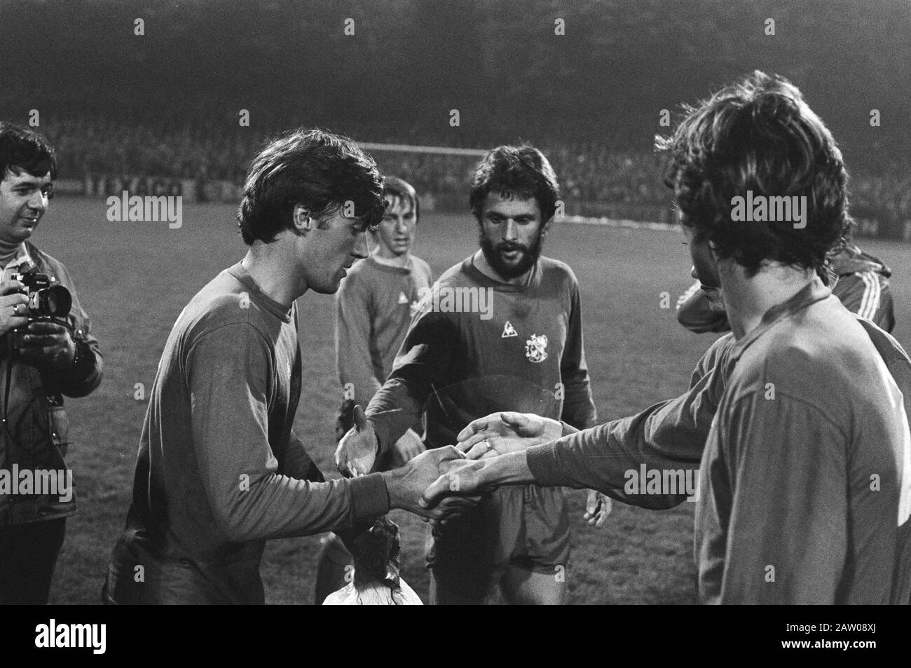 AJAX contro NAC 10-1; con fiori Data: 25 settembre 1976 Parole Chiave: Sport, calcio Istituto Nome: AJAX, NAC Foto Stock
