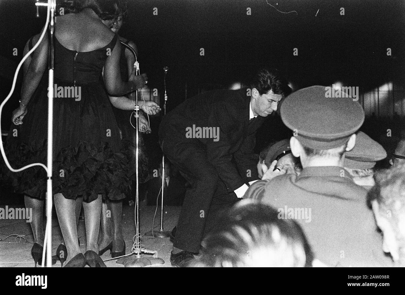 Concerto notturno di Ray Charles nell'edificio RAI. Ray Charles Data: 11 Maggio 1963 Parole Chiave: Concerti Persona Nome: Charles, Ray Foto Stock